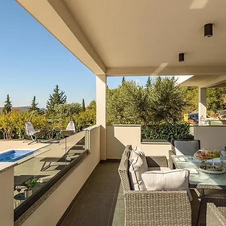Bura Zadarvillas *