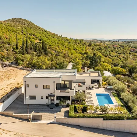 Bura Zadarvillas *