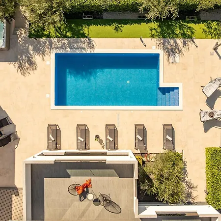 Bura Zadarvillas *