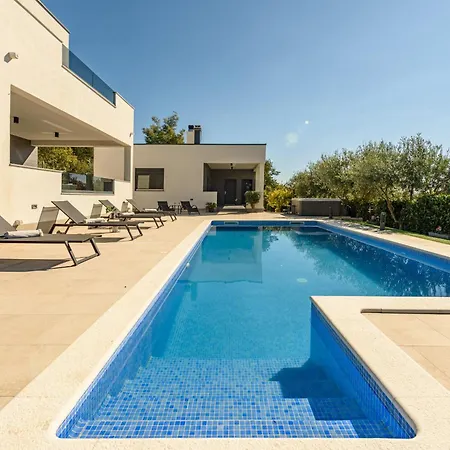 Bura Zadarvillas *